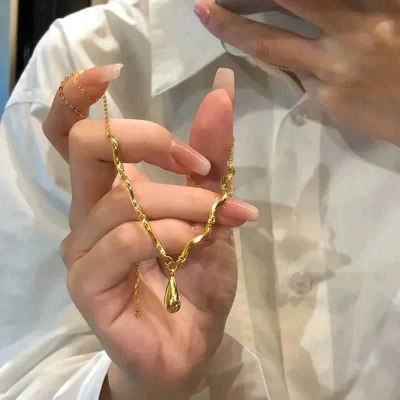 New Fashion Simple Metal Wrinkled Stereoscopic Flowers Pendant Necklace for Women Charm Temperament Clavicle Chain Party Jewelry