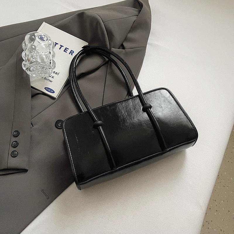 

This year s popular niche underarm bag women s high-end sense retro oil wax leather portable shoulder messenger tote bag