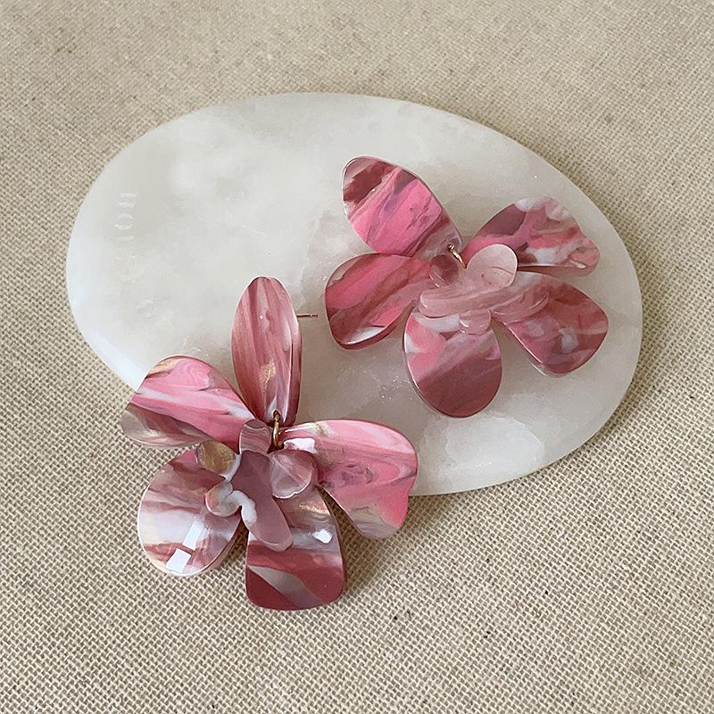 Super Fairy Flower Stud Earrings: Women's Retro Exaggerated Design, Elegant and Versatile.