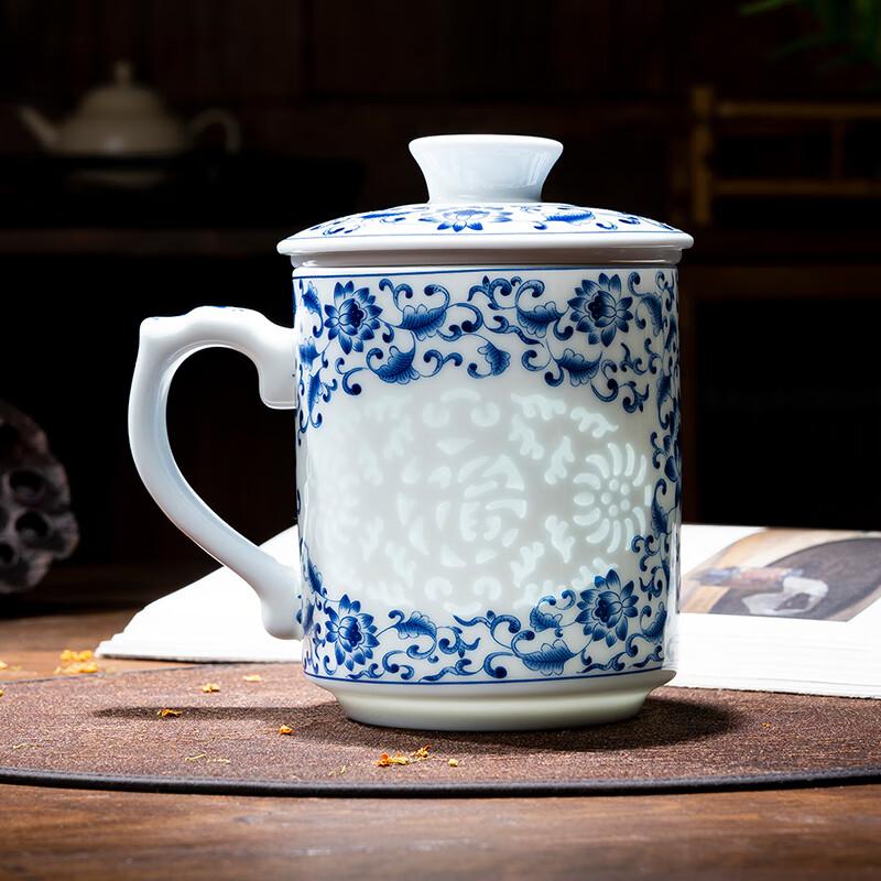 Taoxianghui Jingdezhen Ceramic Filter Tea Cup with Lid, Home Water Cup, Office Tea Infuser Cup, Blue And White Delicate Porcelain Cup, Gift Box Set