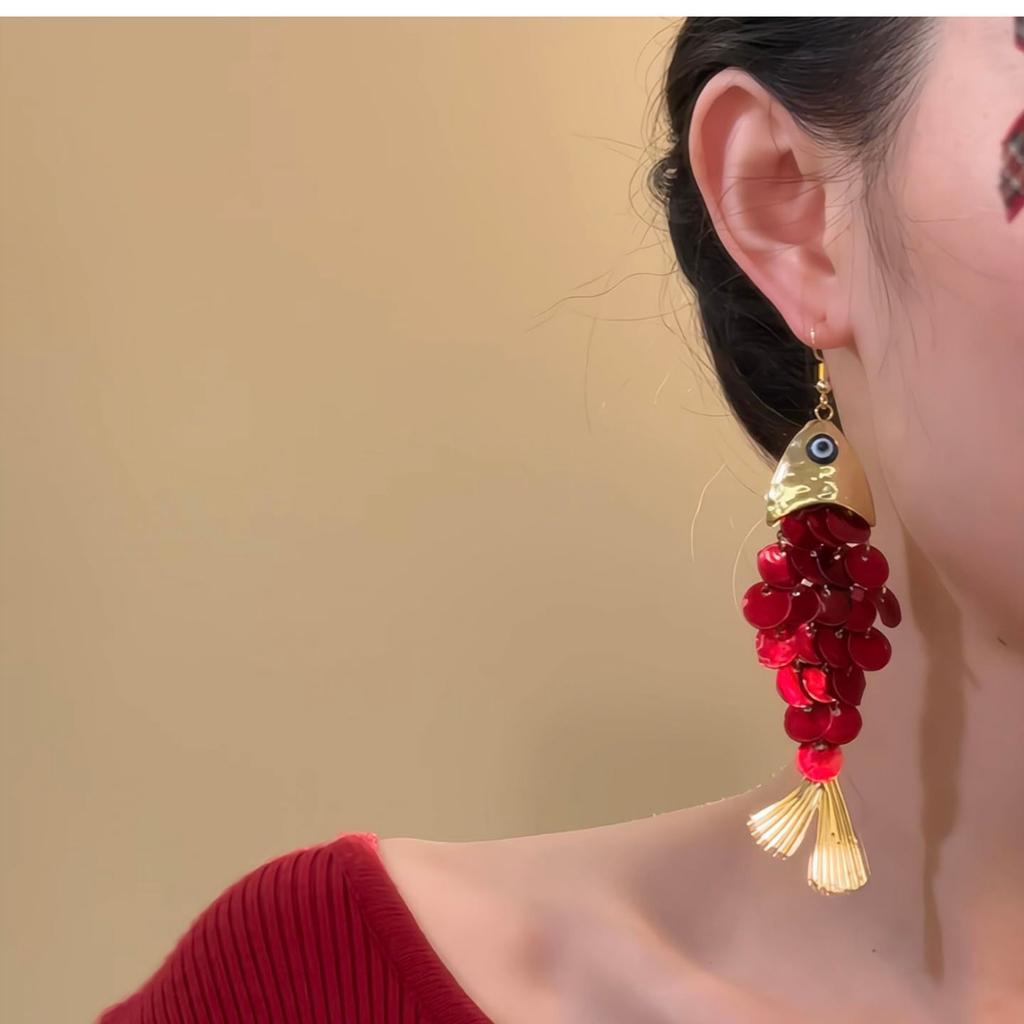 New Chinese carp shell pendant, ear hook, retro fashion temperament, versatile earrings, light luxury and high-end earrings.