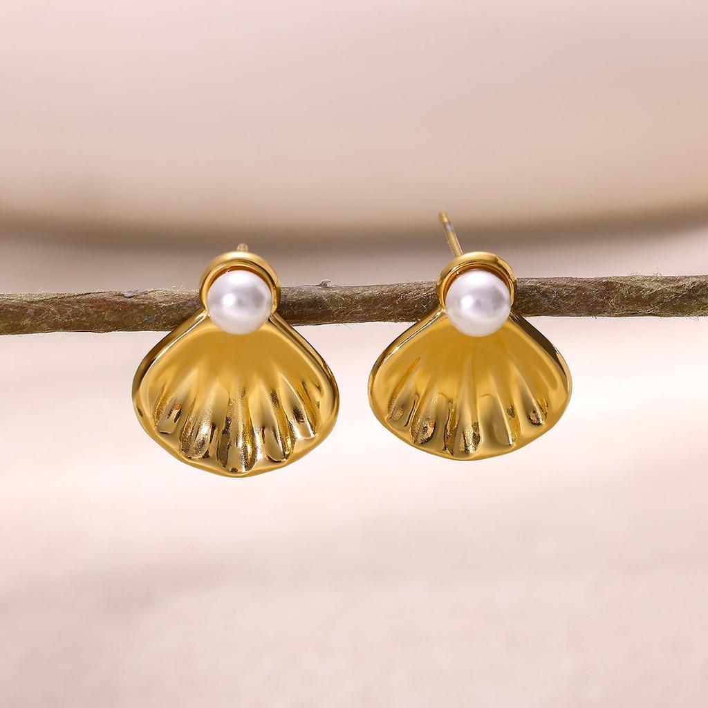 European & American Trendy Heart Earrings with Zircon Inlay - Women's Niche Design