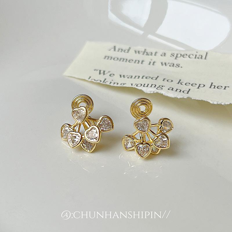 

Super bright love ear clips without ear piercings, high-end sense, light luxury, niche stud earrings, unique femininity, mosquito coil disc earrings.