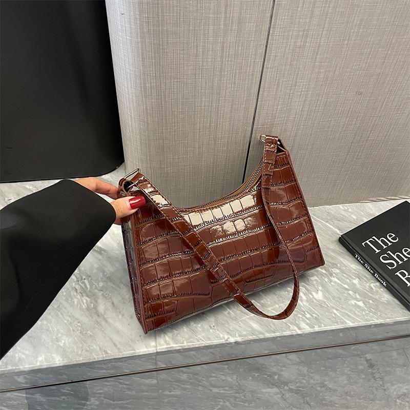 French niche bag women's 2026 new fashion solid color underarm bag texture portable shoulder baguette bag