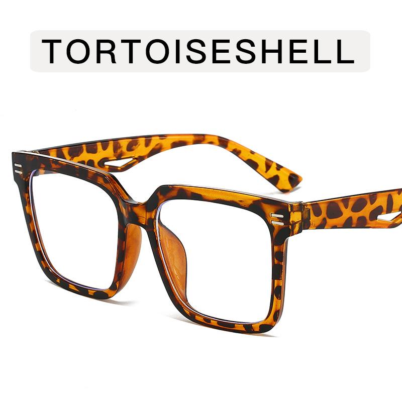 Korean Stylish Sunglasses Women Rivets Decoration Square Shape Male Sun Glasses Travelling Driving Sunglass for Women