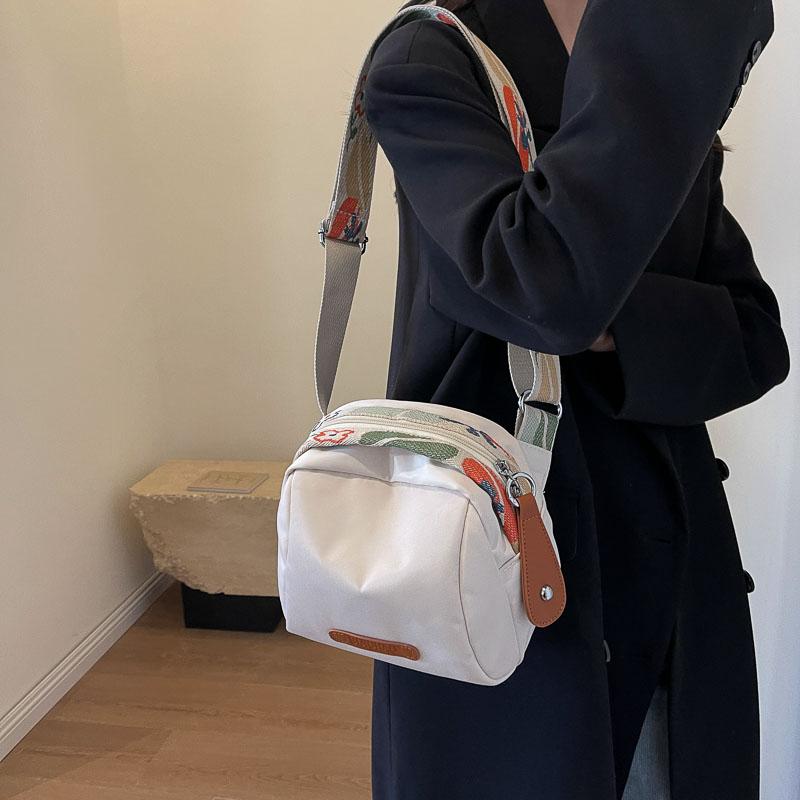 Fashion Crossbody Bags For Women Oxford Cloth Pillow Shell Shoulder Bag Large Capacity Travelling Casual Street Small Fabric Bag