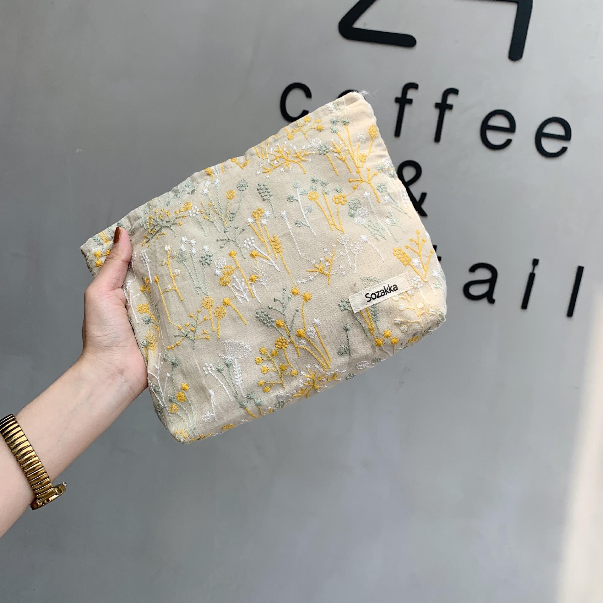 

1 шт. маленькая свежая косметичка с цветочной вышивкой, косметичка для женской литературы, искусства, простой пенал, сумки для хранения большой емкости 25*18*5cm