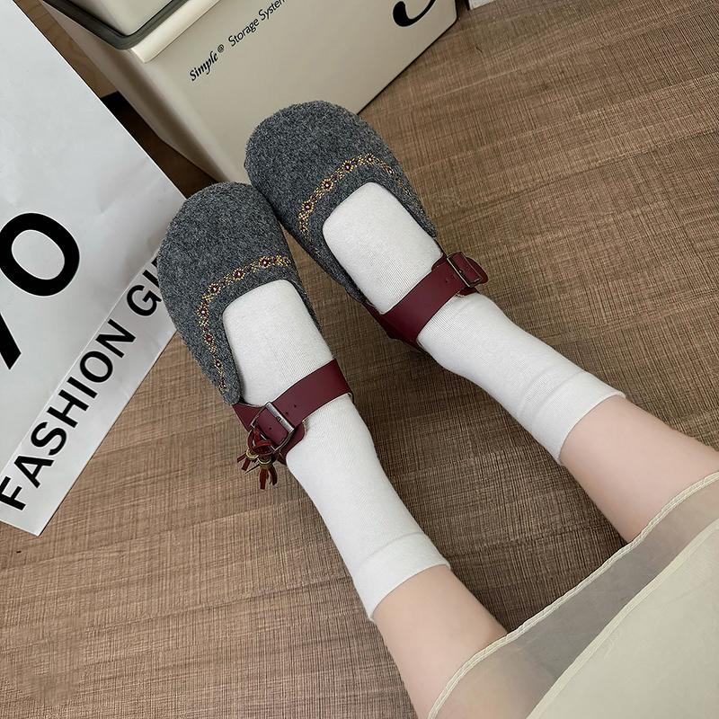 Fashion Women's Baotou Sandals Autumn New Round Head Shallow Mouth Embroidery Anti-slip Wear-resistant Low-top Shoes