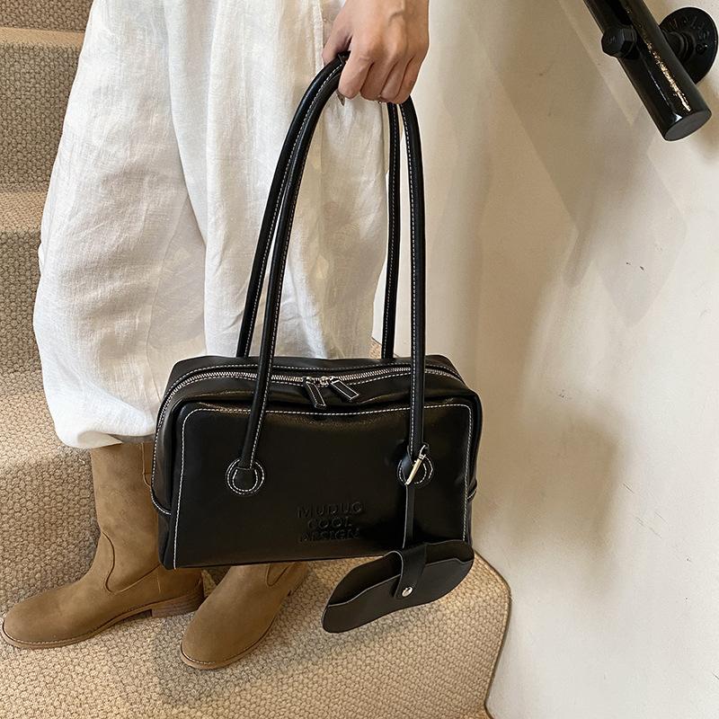 Fashion Handheld Bowling Handbag for Women New Shoulder Large Capacity Commuting Leisure Underarm Bag CLE