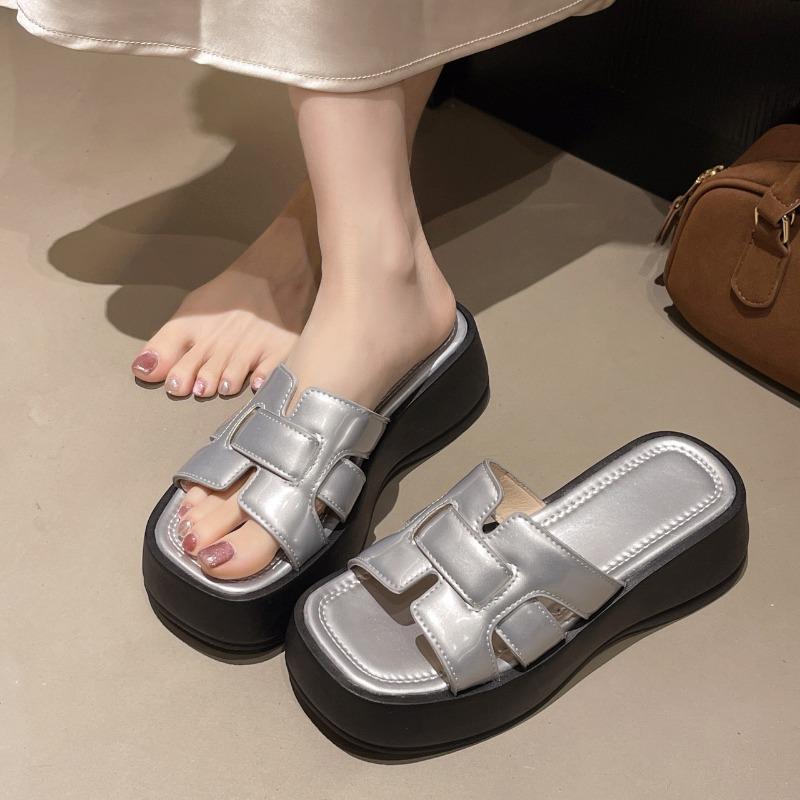 

Premium thick-soled slippers women s summer wear fashion slope heel new one-word drag go out beach cool slippers 35 серебряный
