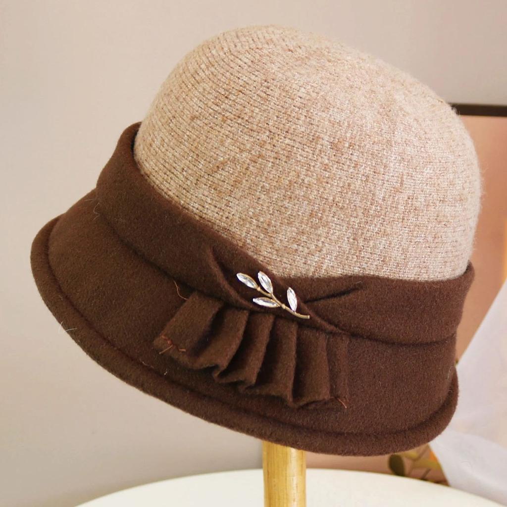 2025 Neue Mütze für Damen Herbst und Winter Gestrickt Warm und Vielseitig Gesichtsbetonend Kleiner Britischer Fischerhut Modisch und Elegant
