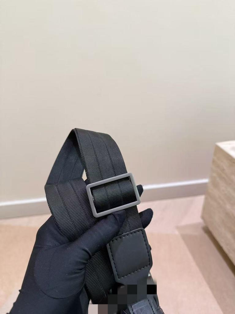 Nuova Borsa a Tracolla da Uomo Zaino in Pelle Cerata Borsa a Spalla con Patta Borsa da Uomo Intrecciata a Strisce Larghe Borsa a Tracolla alla Moda
