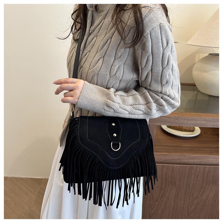 New Retro Suede Faux Leather Saddle Bag for Women Fringe Tassel Crossbody Shoulder Purse Vintage Western Style Handbag