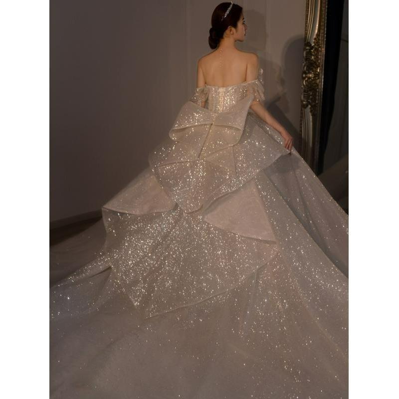 Luxuriöses Schulter-Hochzeitskleid mit großem Schmetterling Neues Brautkleid Perlenbesetztes Glitzerkleid