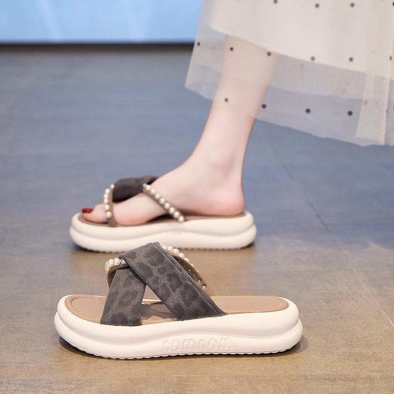 Fashion Hot Selling 2025 New Thick Heel Dopaamine Candy Colored Sandal Women Summer Wear Pearl Little Fragrance Style Fairy Wind Single