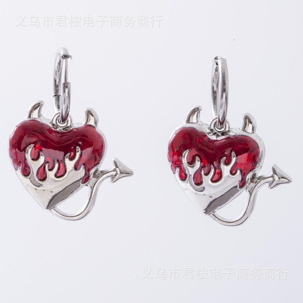 

Gothic Personality Silver Color Stainless Steel Red Drip Glaze Heart-shaped Flame Arrow Tail Dangle Earrings for Women Jewelry красный