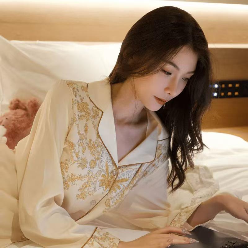 Damen-Eis-Seiden-Pyjama-Set - Modischer chinesischer Stil mit Schmetterlingsdesign, Leichter Luxus Langarm-Oberteil & Hose für zu Hause.
