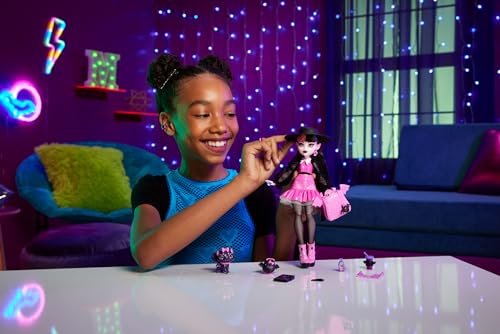 Monster High Draculaura Doll, Pet Bat Count Fabulous & Accessories Including Backpack, Spellbook, Lunchbox