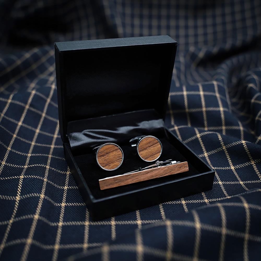 

Мужской набор запонок и зажима для галстука, с деревянным серебристым французским деловым узором из массива дерева, в подарочной коробке.