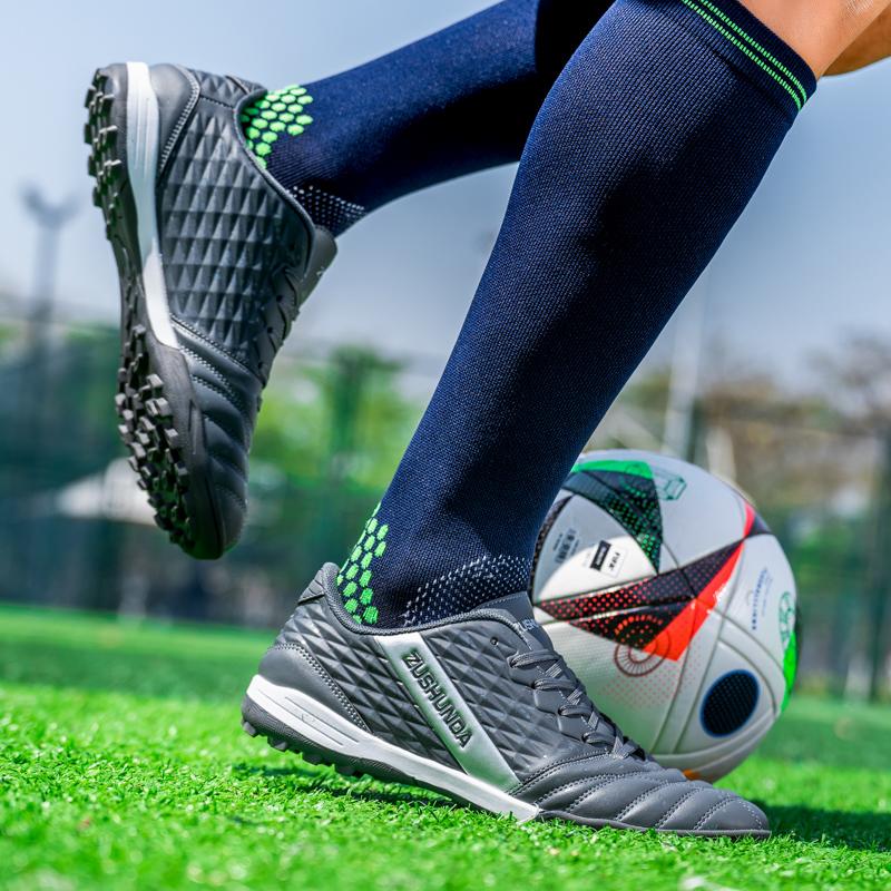 New Men Football Shoes Professional Fast Soccer Shoes Indoor Cleats Football Field Boots Society Cleats Ultralight Sneaker Match