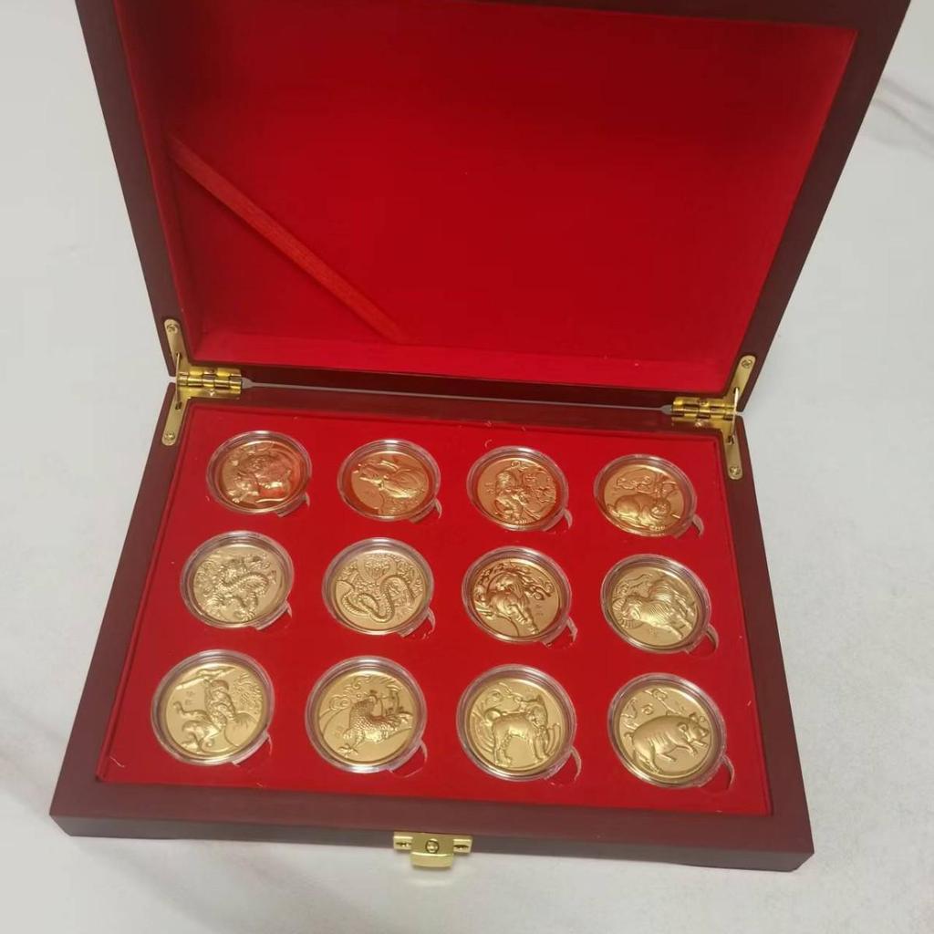Chinesisches Tierkreiszeichen Goldmünzensatz: Gedenkmedaille und Kulturelle Geschenkbox