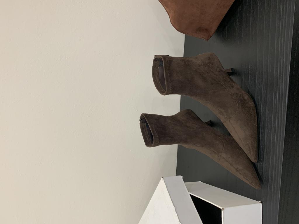 2025 neue spitze Wildleder weiche Sohle Reißverschluss hinten Stiletto vielseitige niedriger Schaft Martin Mode Damen Kurzstiefel