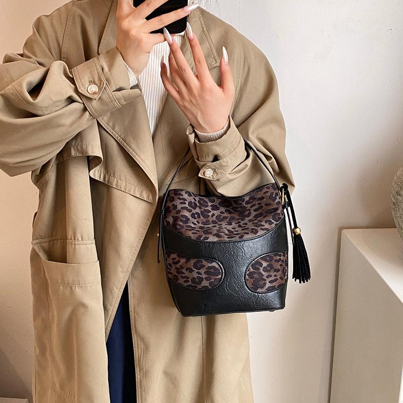 2025 new bag fashionable retro handbag shoulder crossbody bucket bag women's bag