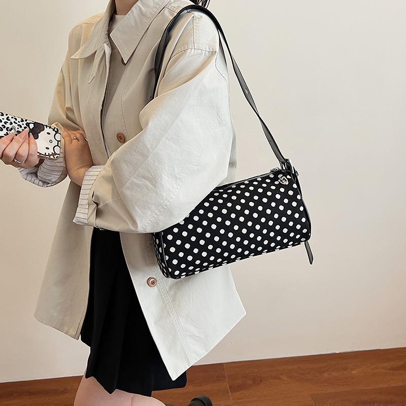 High-value shoulder bag women's black and white polka dot rectangular adjustable versatile commuter messenger bag versatile underarm bag