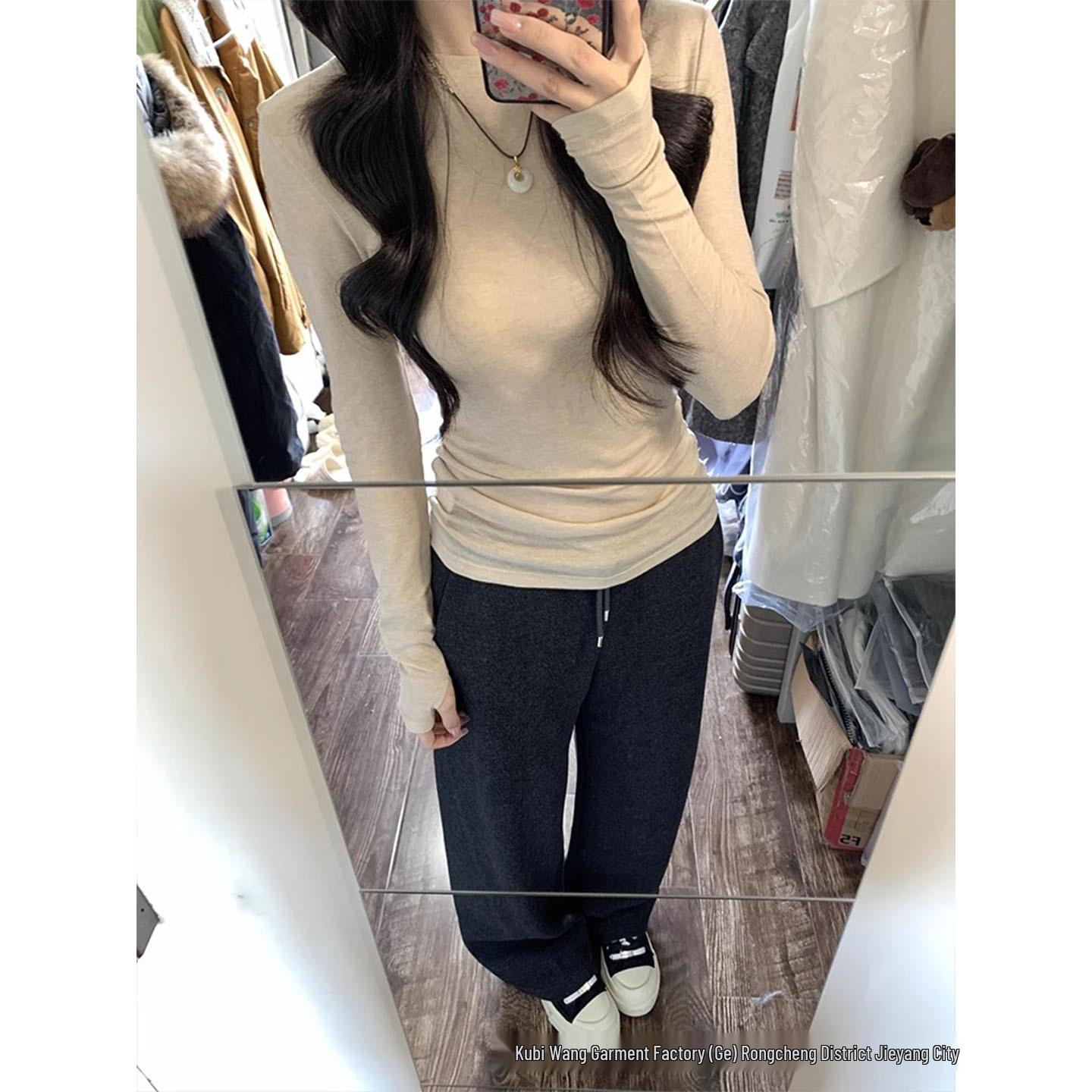 

Women s Oatmeal Brushed Long-Sleeve T-Shirt: Slim-Fit, Waist-Cinched, Warm Velvet Lined, Round Neck for Autumn/Winter. Small