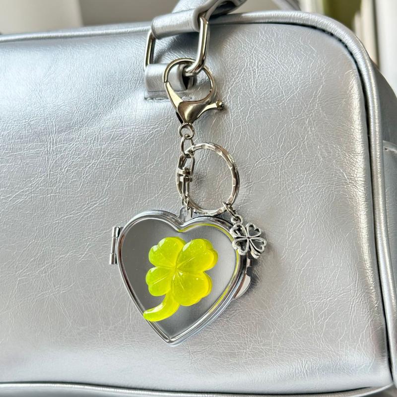 

Y2K Брелок-складное зеркало в форме сердца с четырёхлистником, креативный металлический брелок-зеркальце, модный подвес для сумки, декор для подвешивания на рюкзак жёлтый