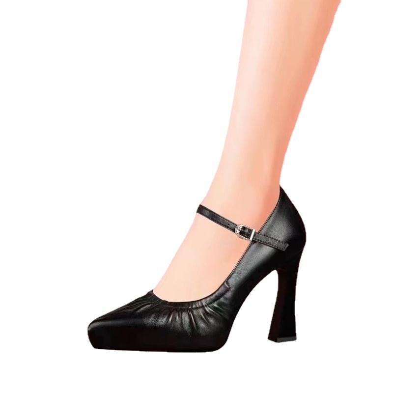 Mode 2024 Saison Printemps Automne Nouveaux Chaussures Simples pour Femmes à Talons Hauts avec Boucle Plate à Bouche Légère et Surface en Cuir Uni Pointu Tendance