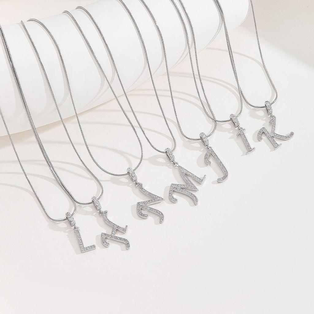 Königliches Hof-Halsband inspiriert von Mean Girls - Set mit Anhängern: Kreuz, Krone & römische Ziffern, vollständig besetzt mit Zirkonia - Luxuriöser, vergoldeter Kupfer-Choker für Damen