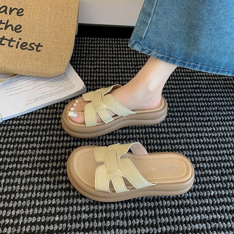 Thick-soled one-word slippers for women's summer wear, new with skirts, casual seaside beach cool slippers