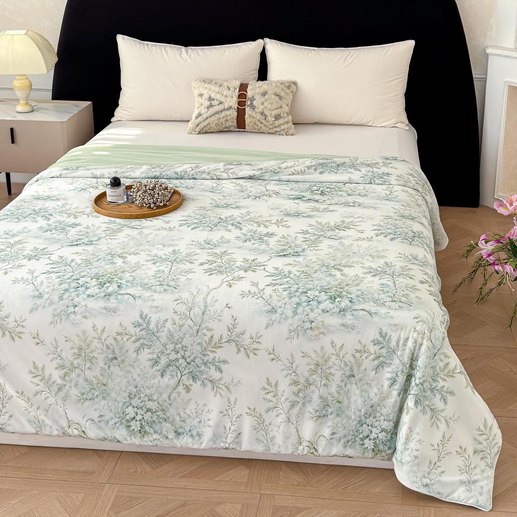 Cool Silk Summer Quilt: Lightweight, Breathable, Ideal for Home or Dorm Use
