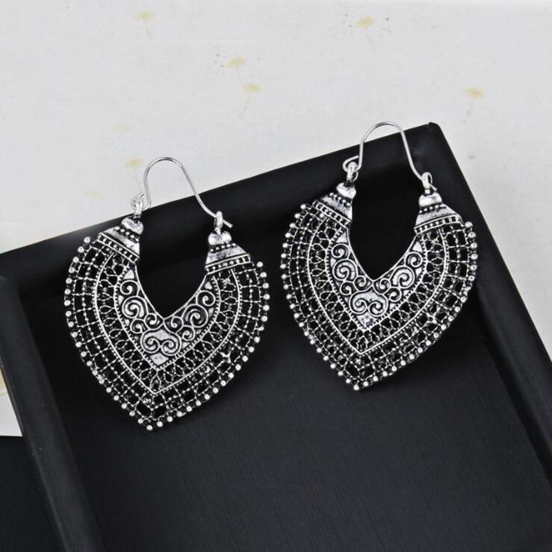 Heart-shaped Carved Hollow Earrings for Women Vintage Ethnic Style Earrings Personality Hanging Earrings Charming Ear Zircon