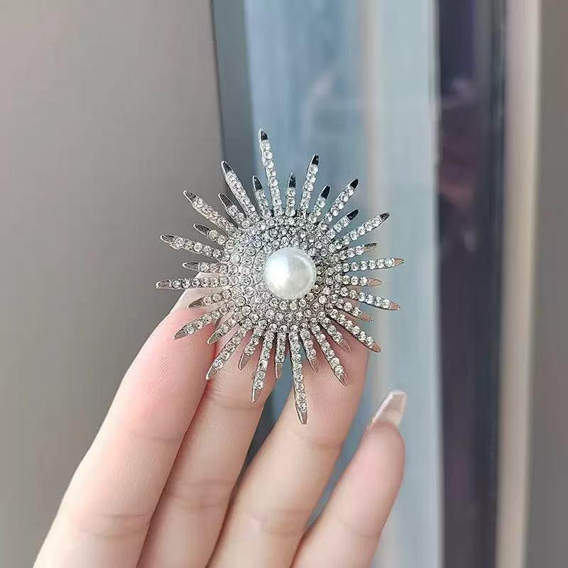 Pearl Heart Brooch: 2025 Autumn/Winter Trend - Korean Exquisite Pin for Women