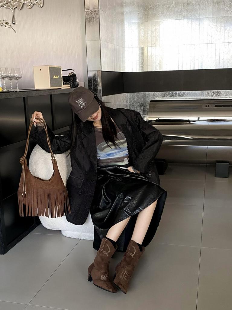 2025 autumn new low tube thin engraved embroidered versatile fashion Chelsea Martin women's short boots