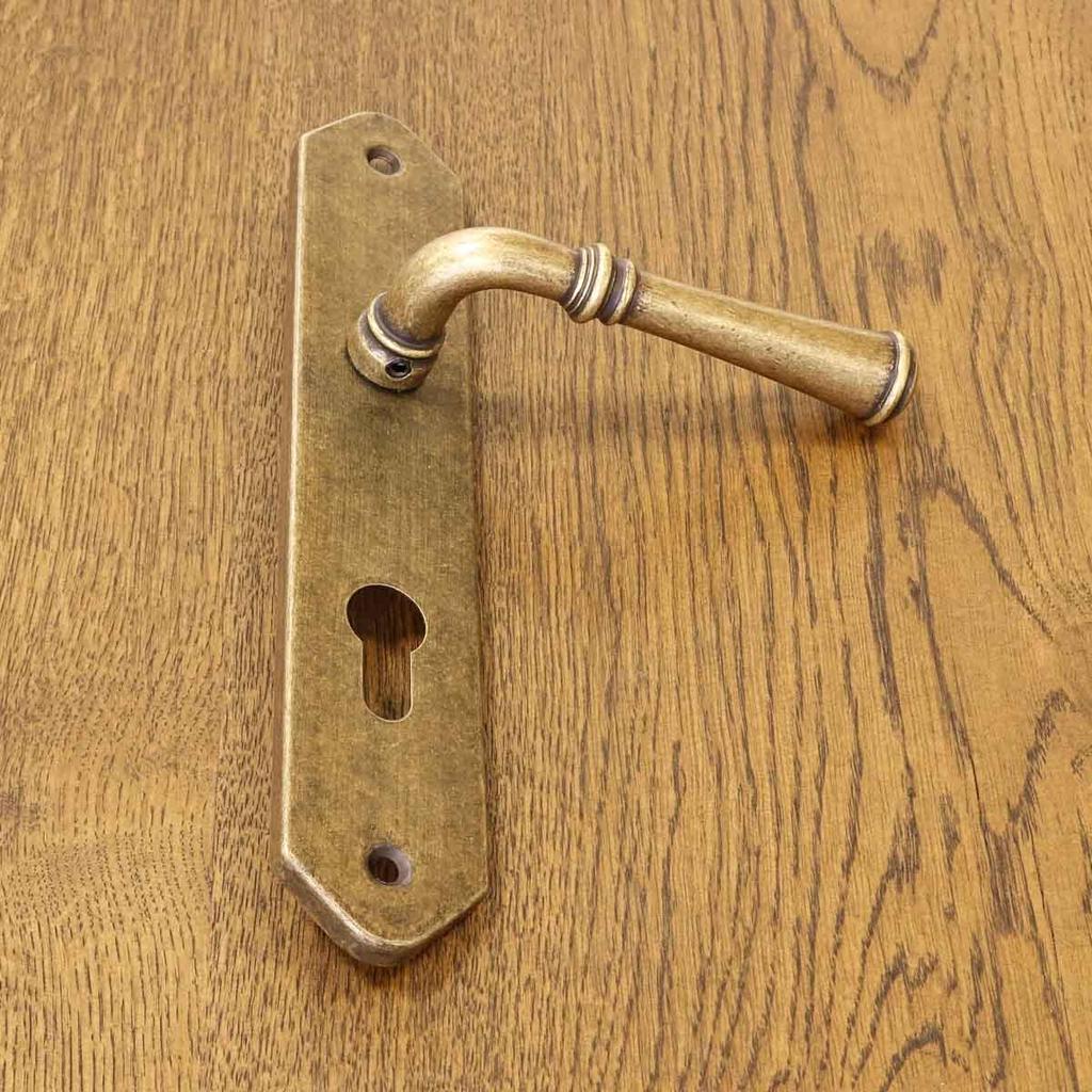 HAMILTON Door Handle with Escutcheon for 90mm Cylinder, ANTIQUE GOLD