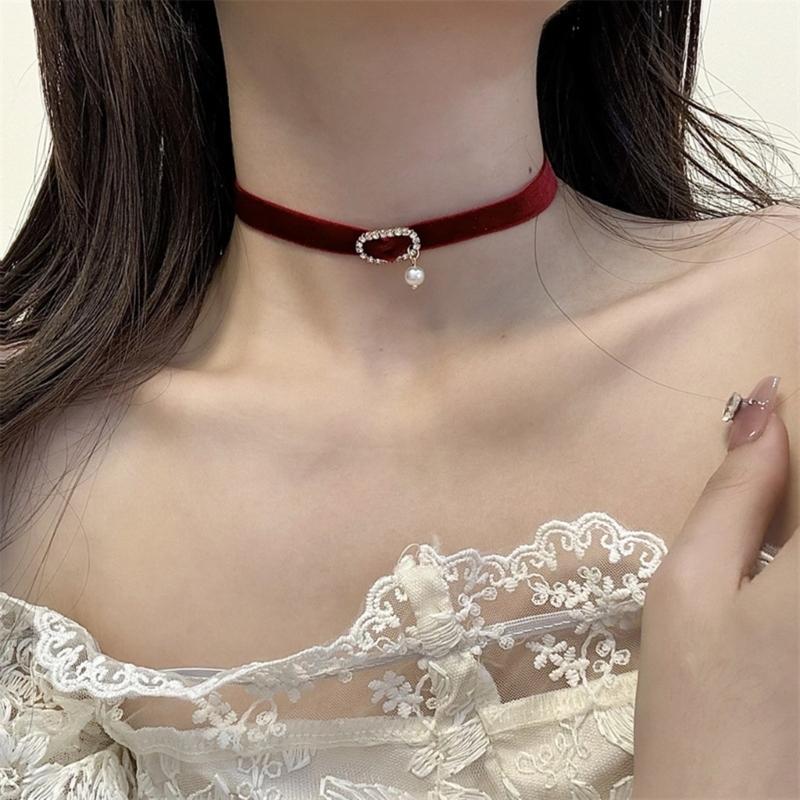 Trendy Crystal Circle Buckle Choker Necklace Lady's Sexy Velvety Clavicular Chain Chic Black/Wine Neck Jewelry