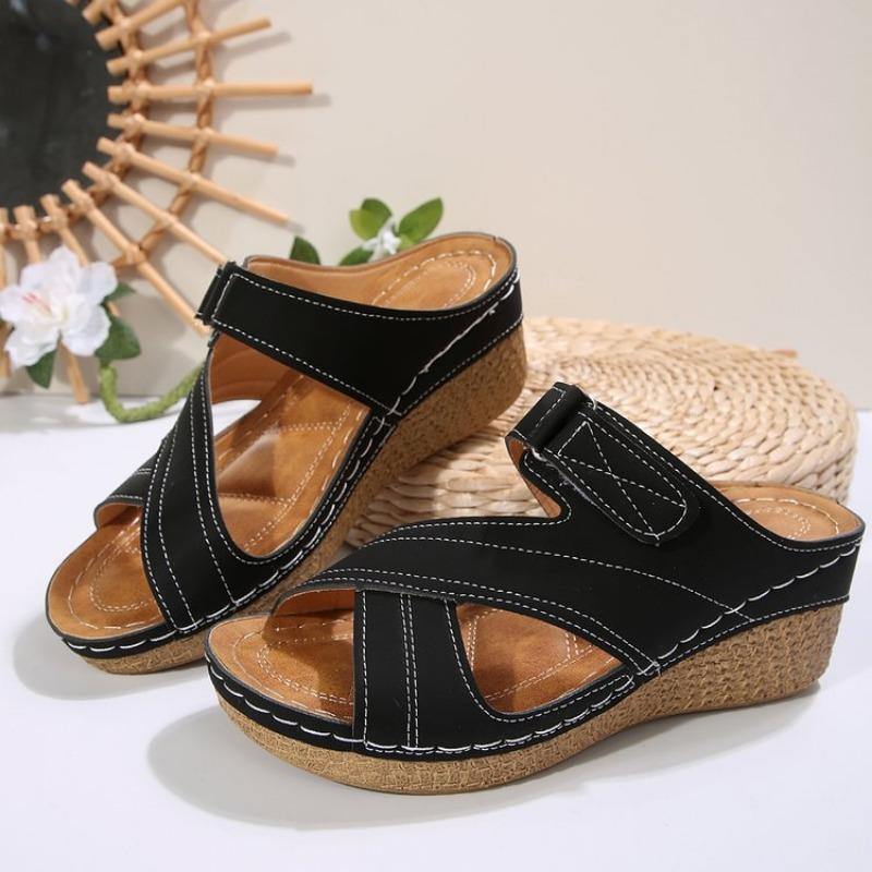 Damen Sommer neue Sandalen mit Keilabsatz in Übergröße, gekreuzten Riemen, Klettverschluss und Farbcollage