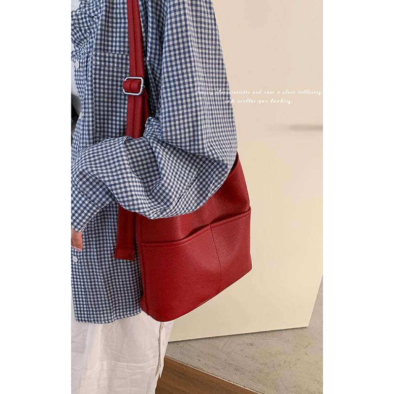Casual Soft-faced Large-capacity Bag, Fashionable Commuting Single-shoulder Crossbody Bag, Simple and Retro Bucket Bag