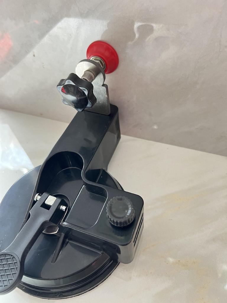 Saugheber für großformatige Fliesen mit Feststellschraube für 90°-Winkel und Spalteinstellung