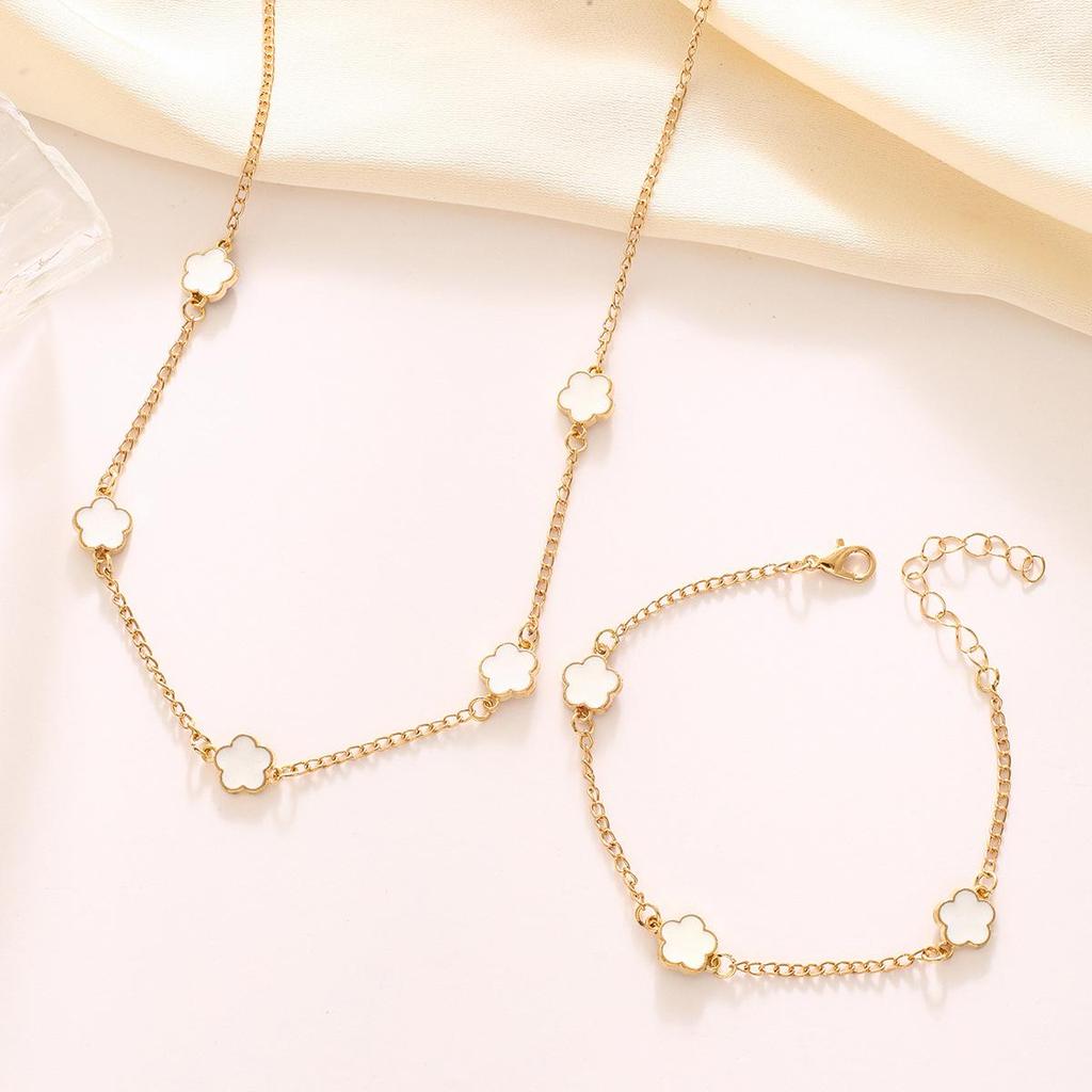 New Five-Petal Flower & Clover Jewelry Set: Fashionable Necklace & High-End Bracelet