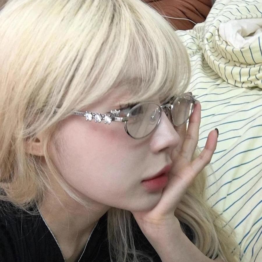 Diamond-Encrusted Oval Glasses Can Be Matched With Myopia Fashionable High-End Plain Decorative Flat Glasses Sunglasses