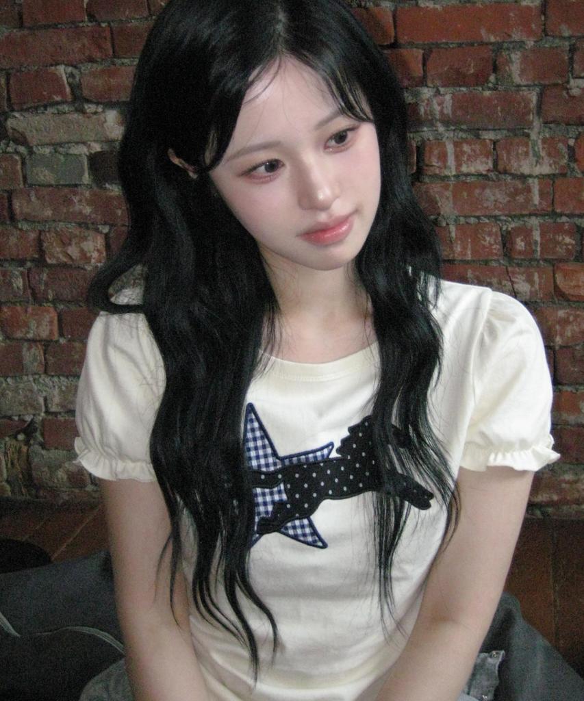 Loginaenloji Starry Unicorn Patch T-Shirt Cream