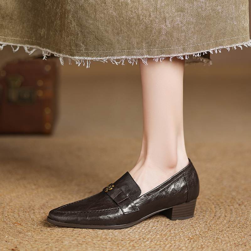 

Krazing Pot Овчина Осенне-зимняя обувь Металлические цветы Лоферы Средний каблук Размер 42 Размер 43 Круглый носок Слипоны Туфли с глубоким вырезом 39 коричневый