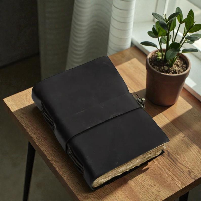Diário de Couro Preto 5×7” | Diário de Papel Feito à Mão com Borda Irregular 200 Páginas | Caderno de Couro Vintage com Envolvimento | Caderno de Viagem para Escrita e Desenho