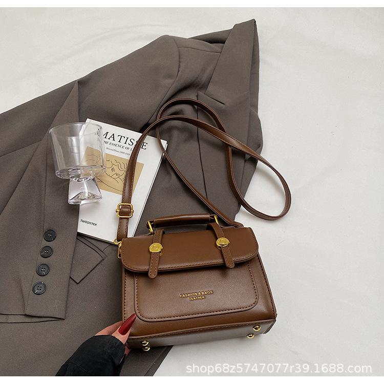 

This year s popular bag women s spring and summer 2025 new Korean version messenger bag is popular, super popular portable Cambridge bag tide коричневий