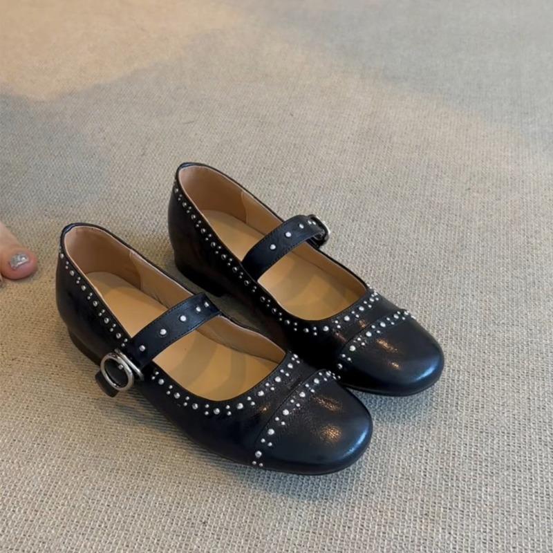 Versatile Rivet Commuter Shallow Mouth Single Shoes Women's Leather Thick Heel Retro Word Belt Mary Jane Shoes