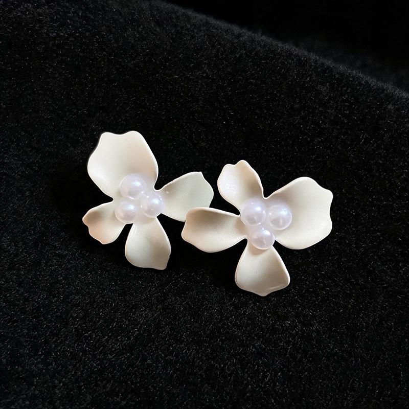High-End Silver Needle Pearl Drop Earrings - Chic Floral Studs for Women